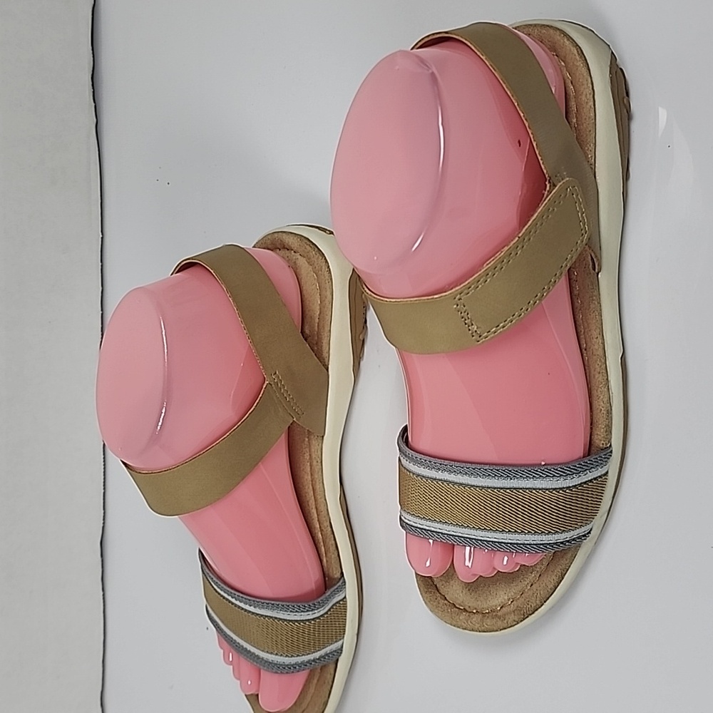 St. John's Bay SJB River Women Tan Gray Sandals Side Size 6.5M